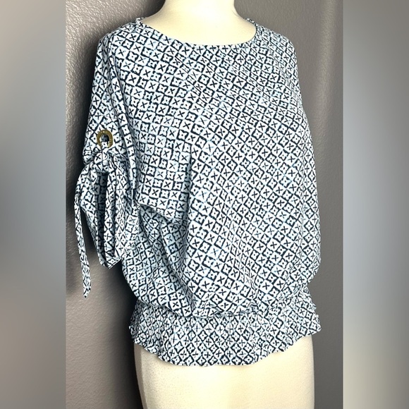 Michael Kors Women’s Top Blouse Blue & White Short Sleeve Size S Ruffle - Picture 2 of 11